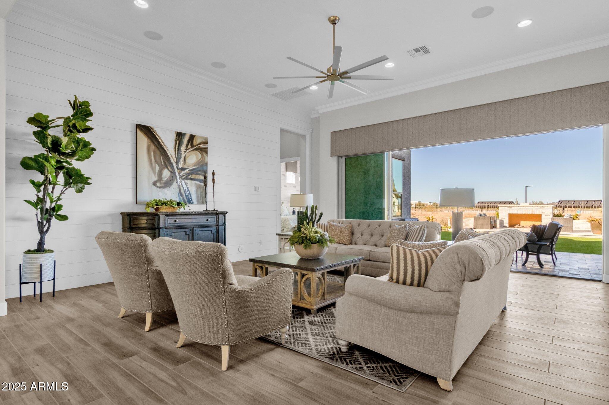 1062 E FIRESTONE Drive