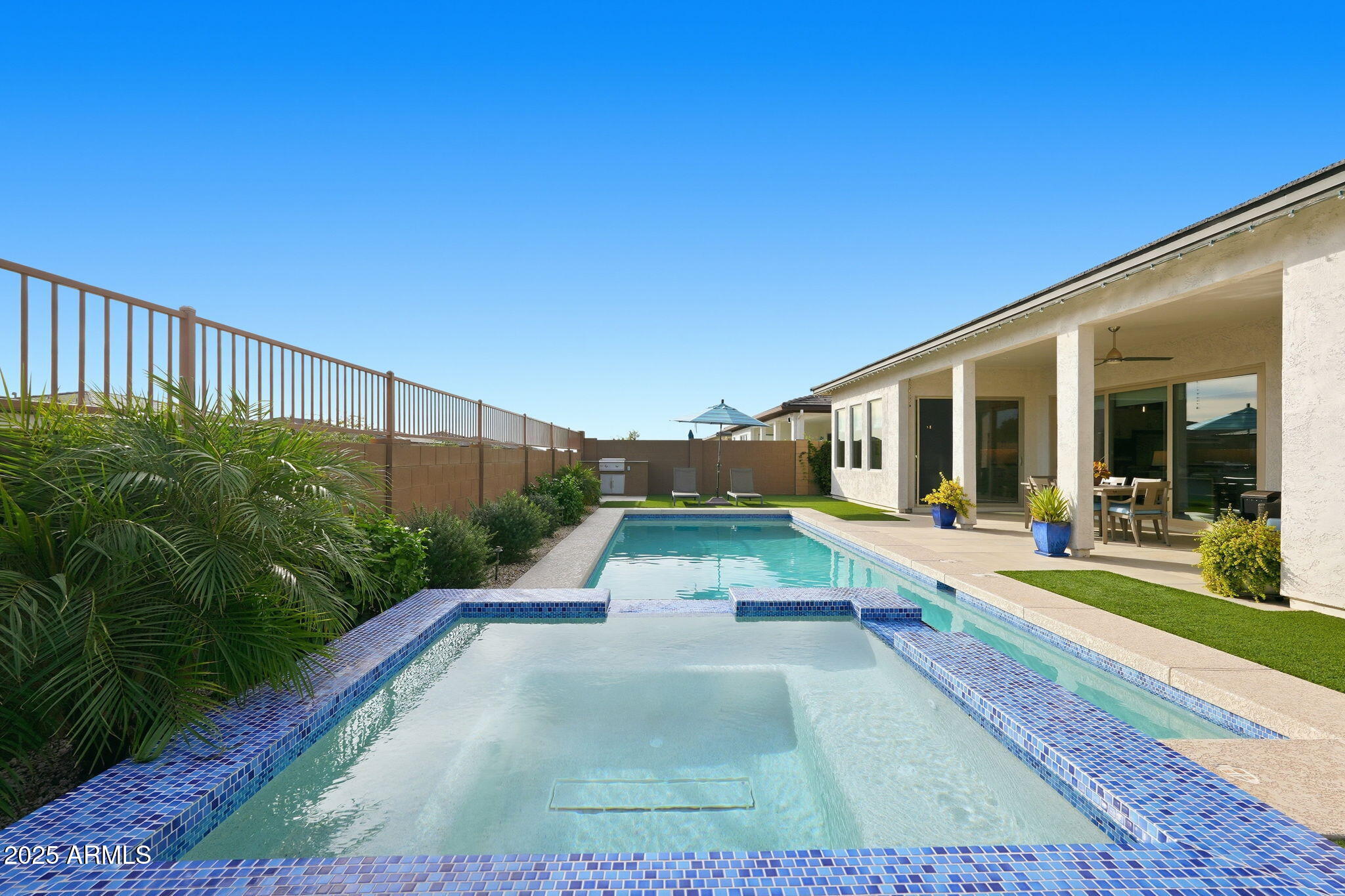 1237 W CHERRYWOOD Drive