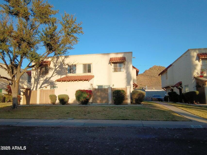 8819 N 12TH Place