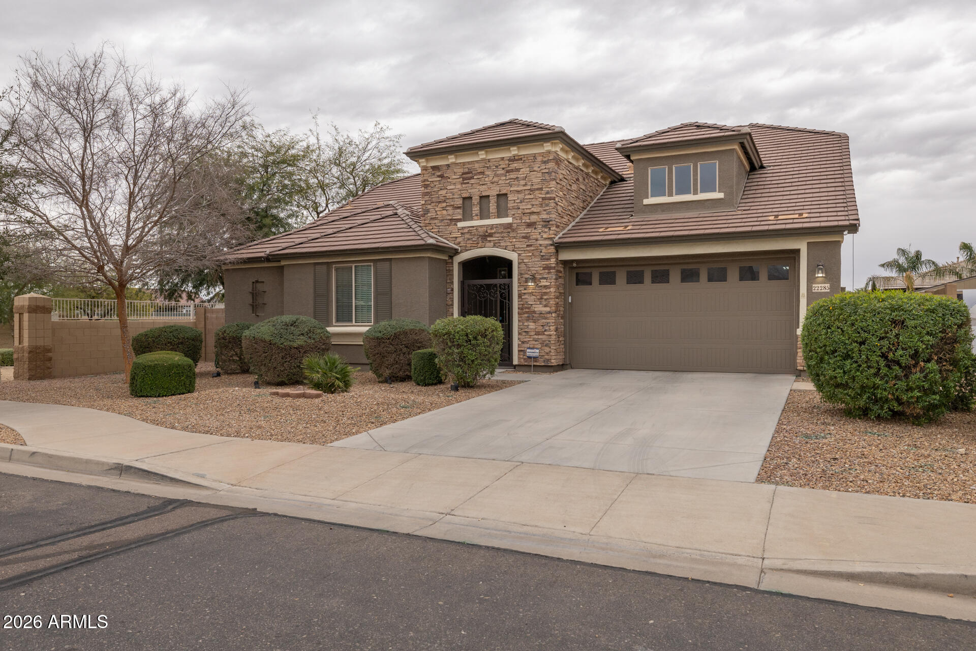 22285 E DESERT HILLS Court