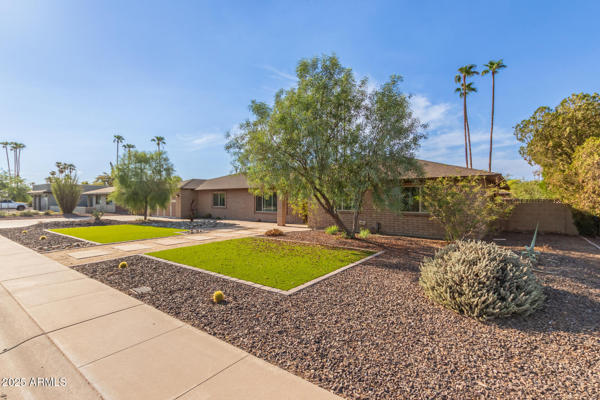 2070 E MANHATTON Drive
