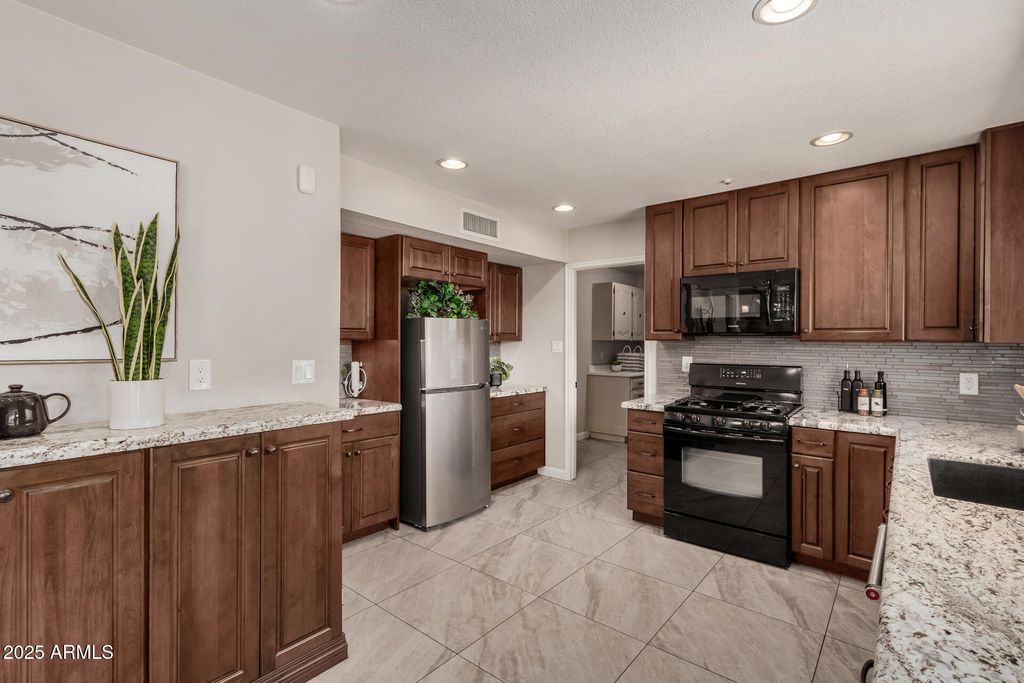 Photo of 2070 E Manhatton Drive, Tempe, AZ 85282 (MLS # 6903714)