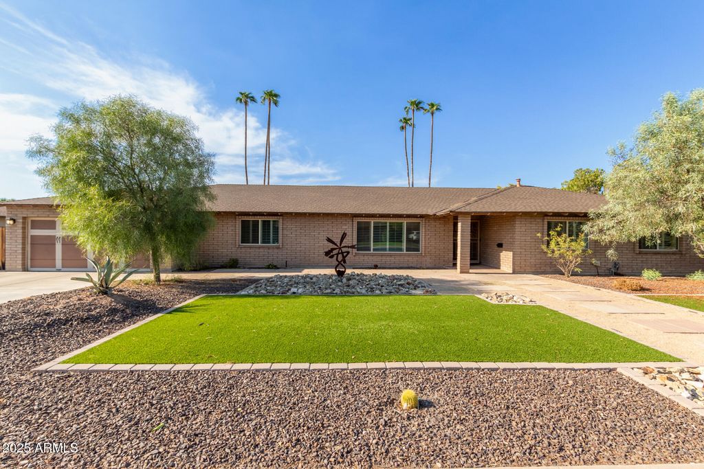 Photo of 2070 E Manhatton Drive, Tempe, AZ 85282 (MLS # 6903714)