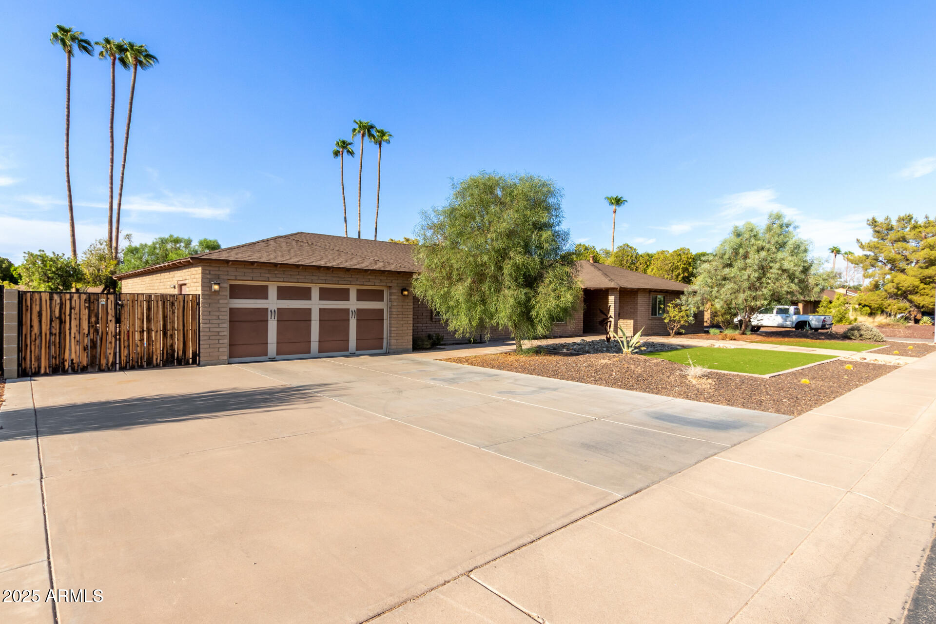 2070 E MANHATTON Drive