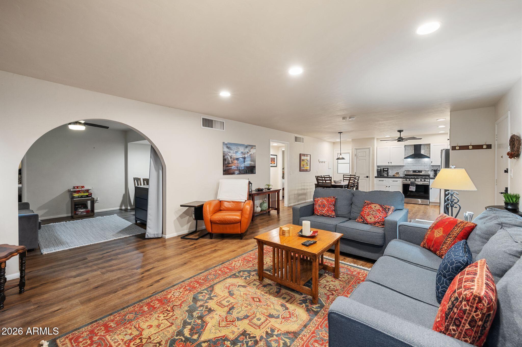 122 S VIRGINIA Street