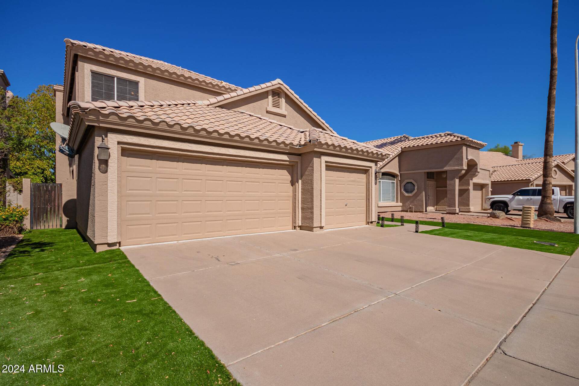 192 W LOS ARBOLES Drive