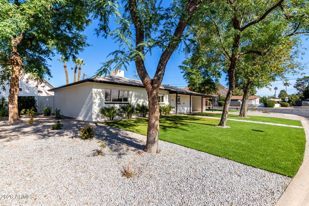 Photo of 4332 E Calle Redonda Street, Phoenix, AZ 85018 (MLS # 6973957)