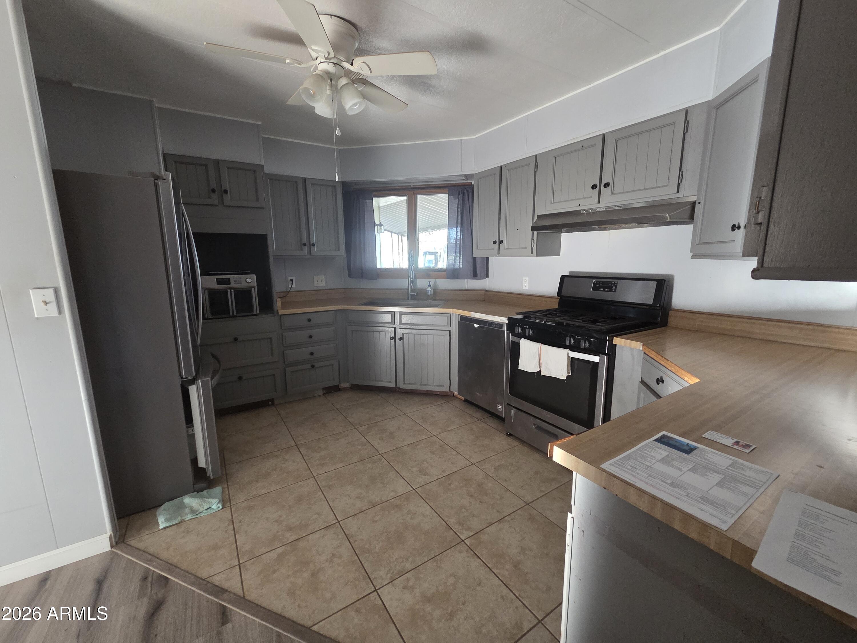 3300 E Fry Boulevard 22