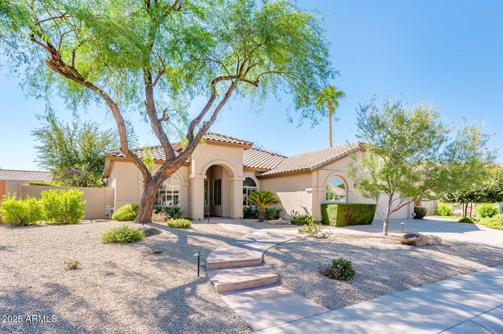 Photo of 1371 E Shamrock Street, Gilbert, AZ 85295 (MLS # 6925031)