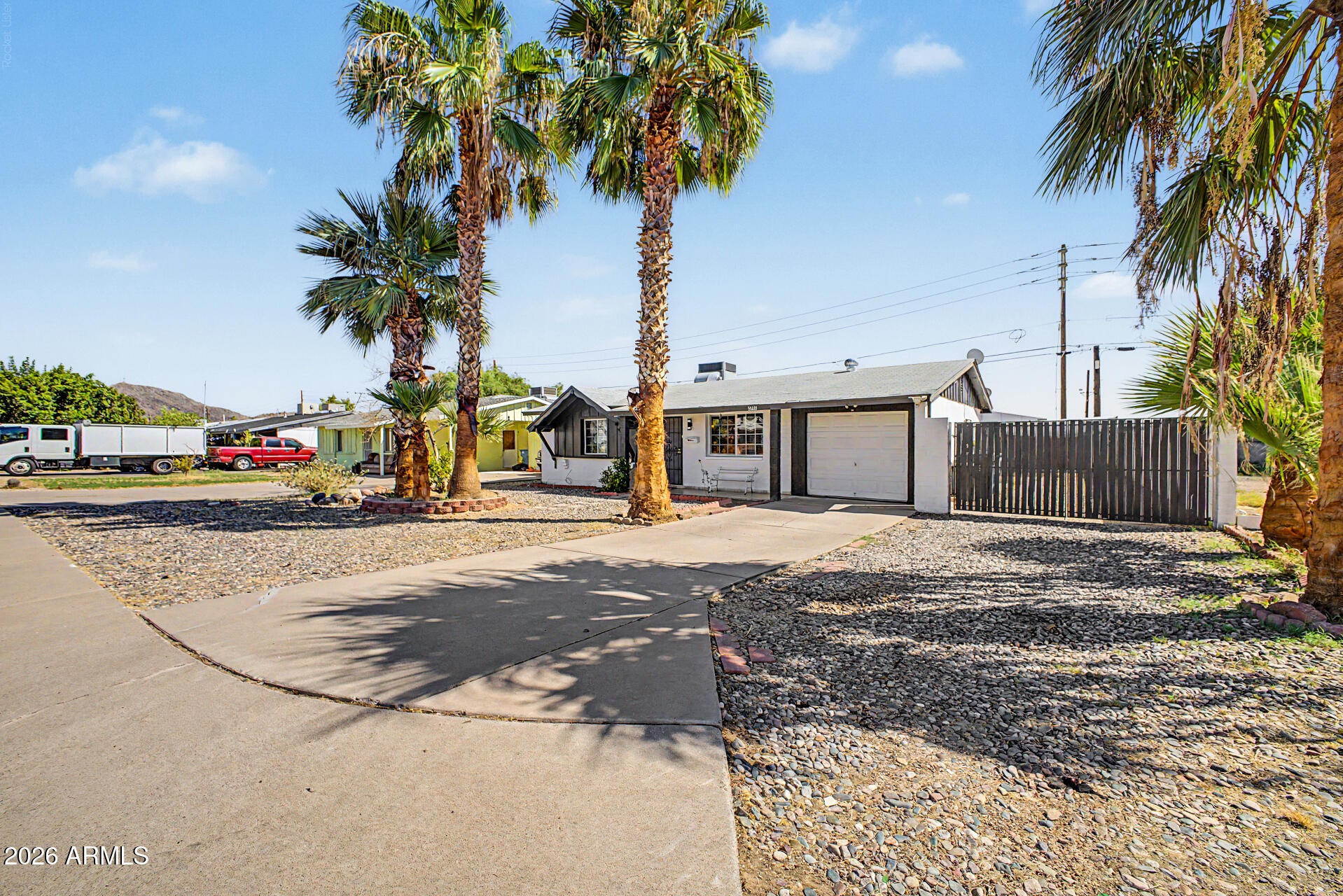 2045 W CHOLLA Street