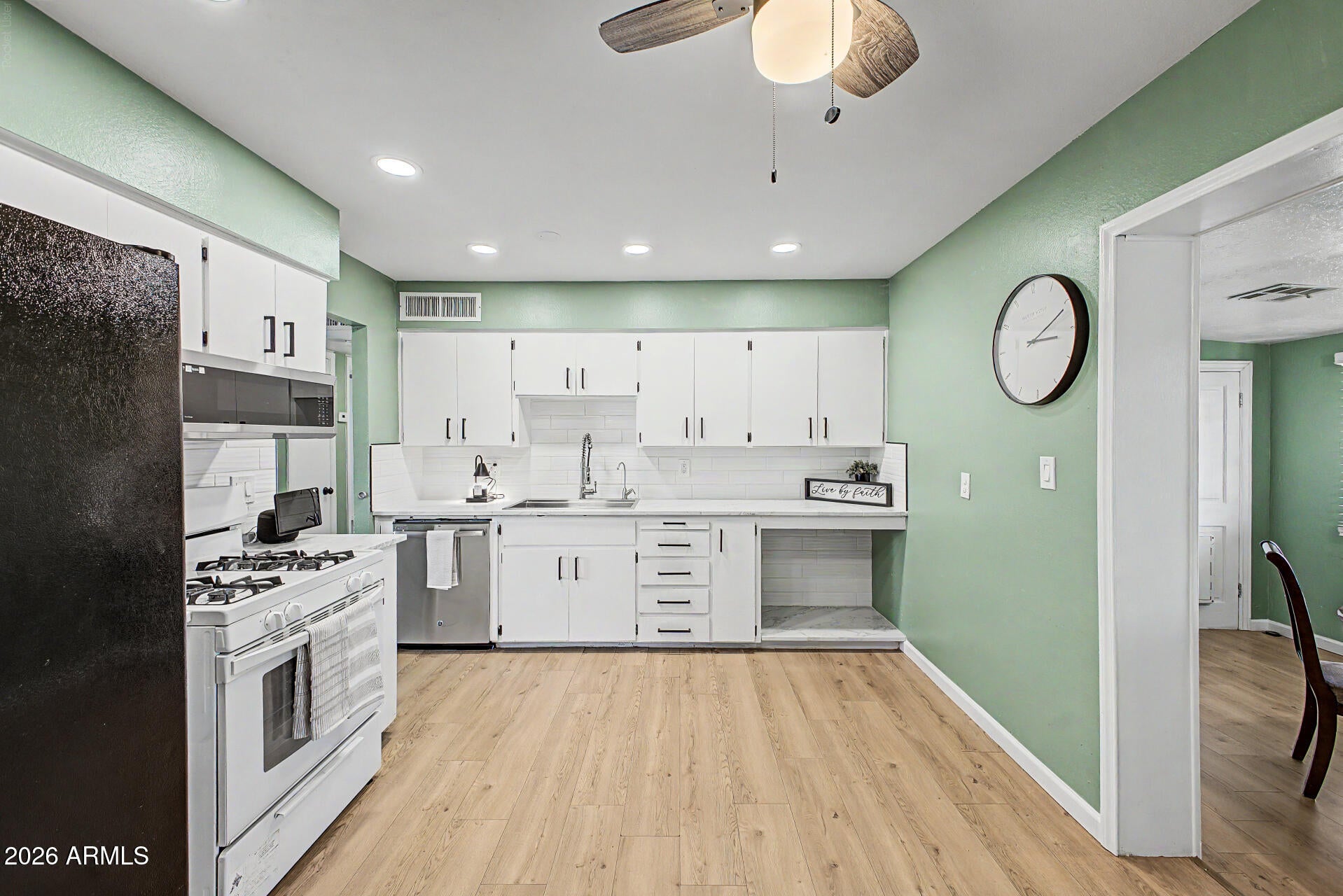 2045 W CHOLLA Street