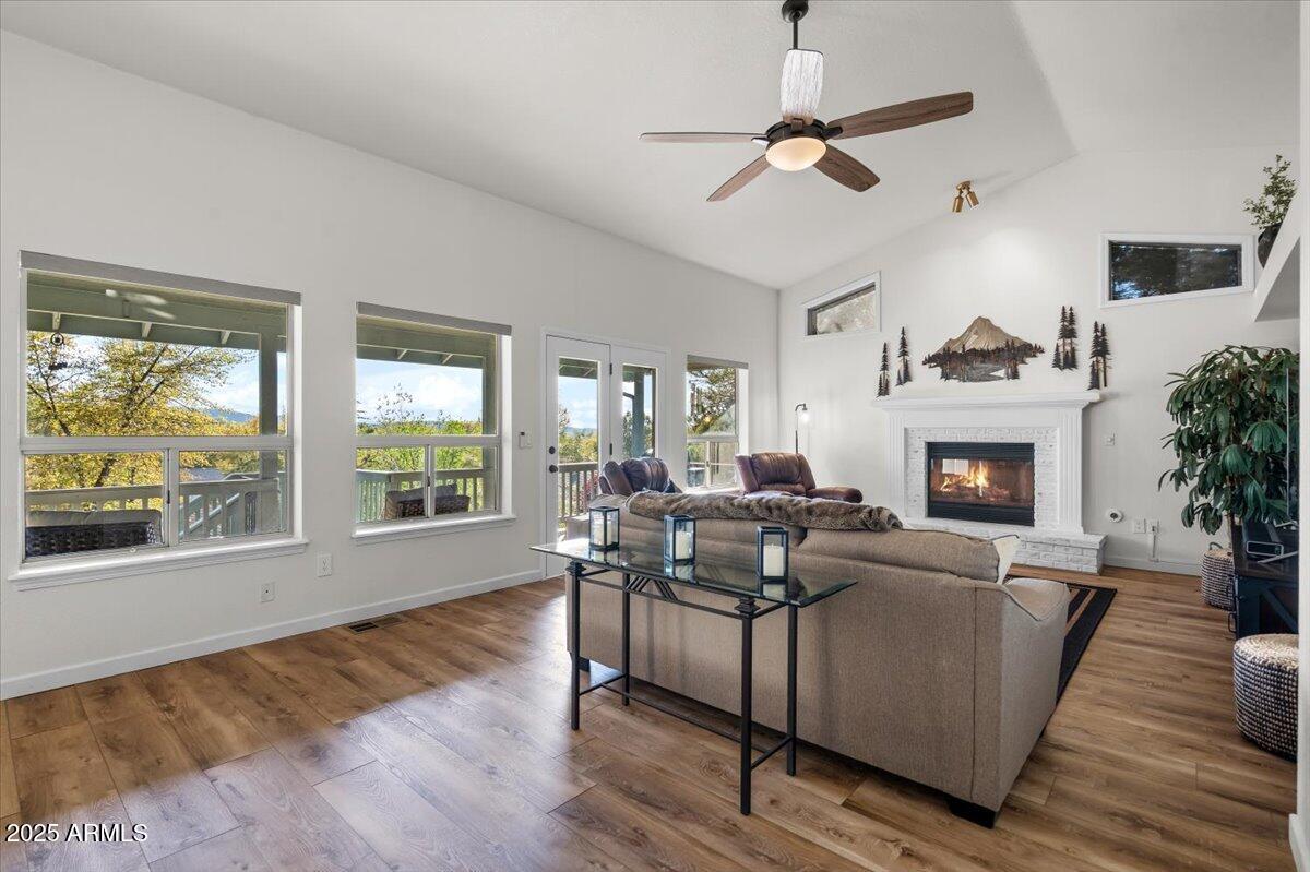 Homes 3 902 S SANTA FE Circle