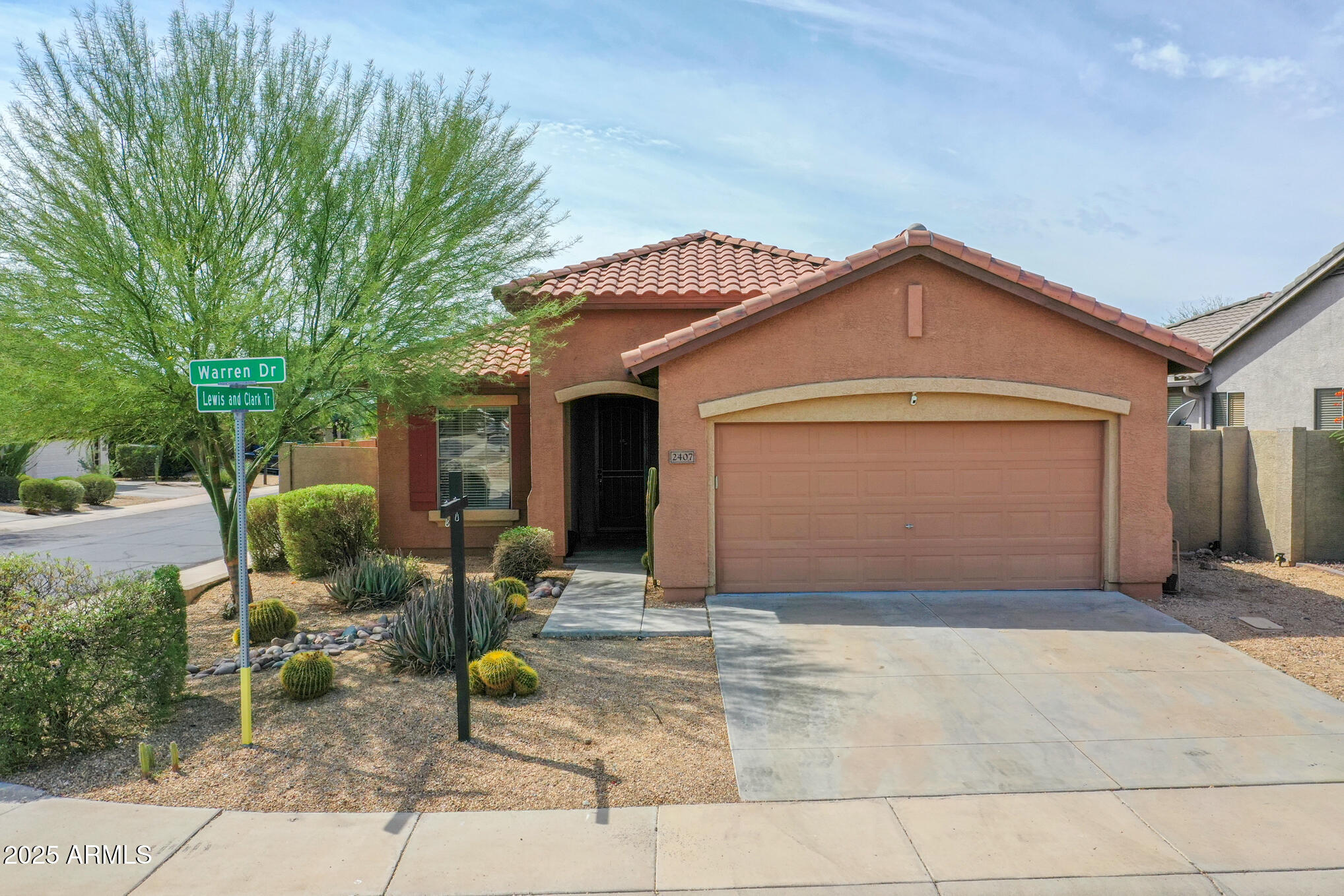 2407 W WARREN Drive
