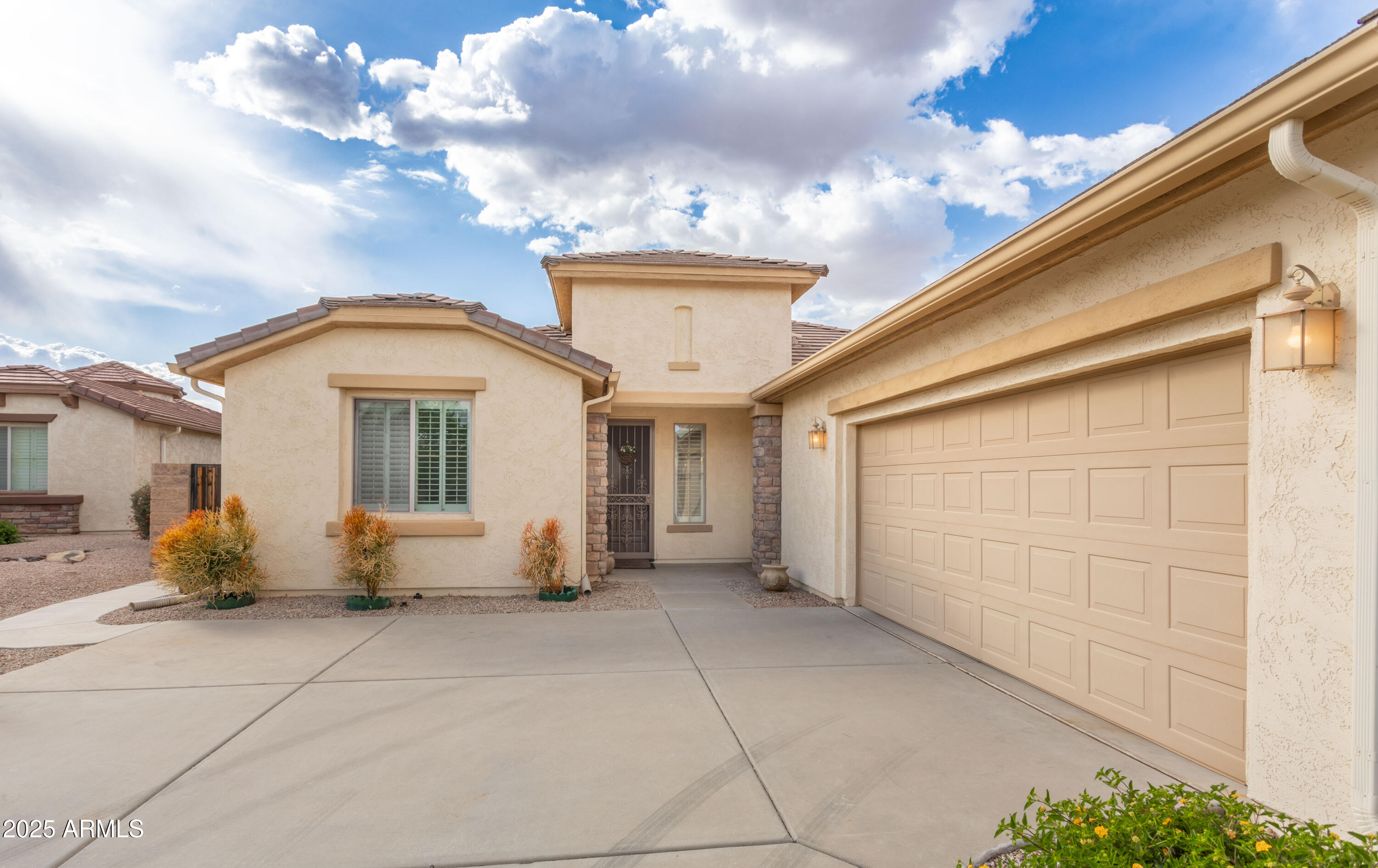 32160 N DOG LEG Court