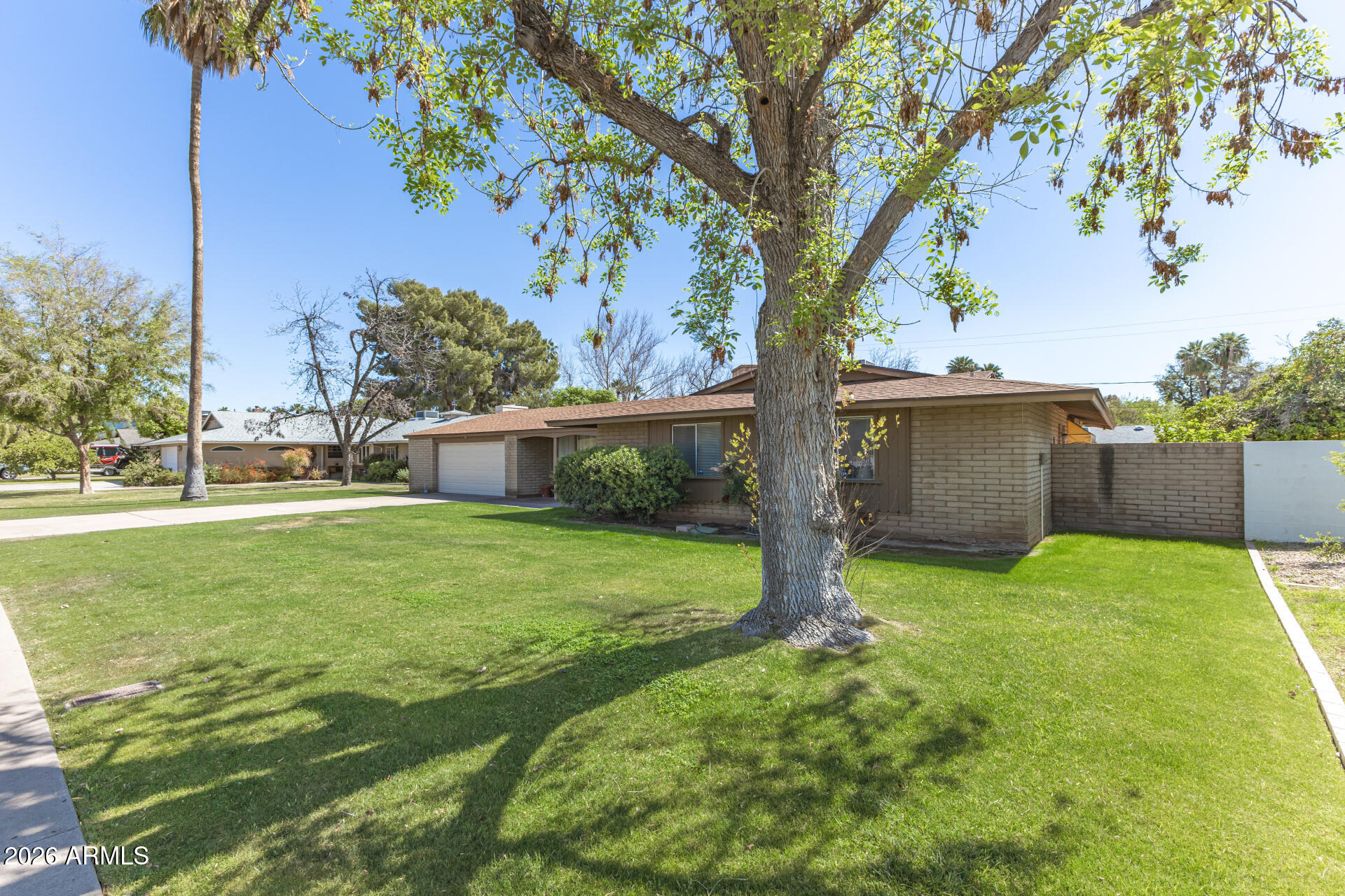 1319 W LAWRENCE Lane