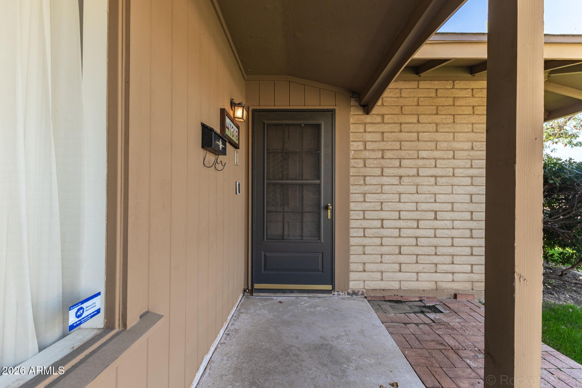 1319 W LAWRENCE Lane