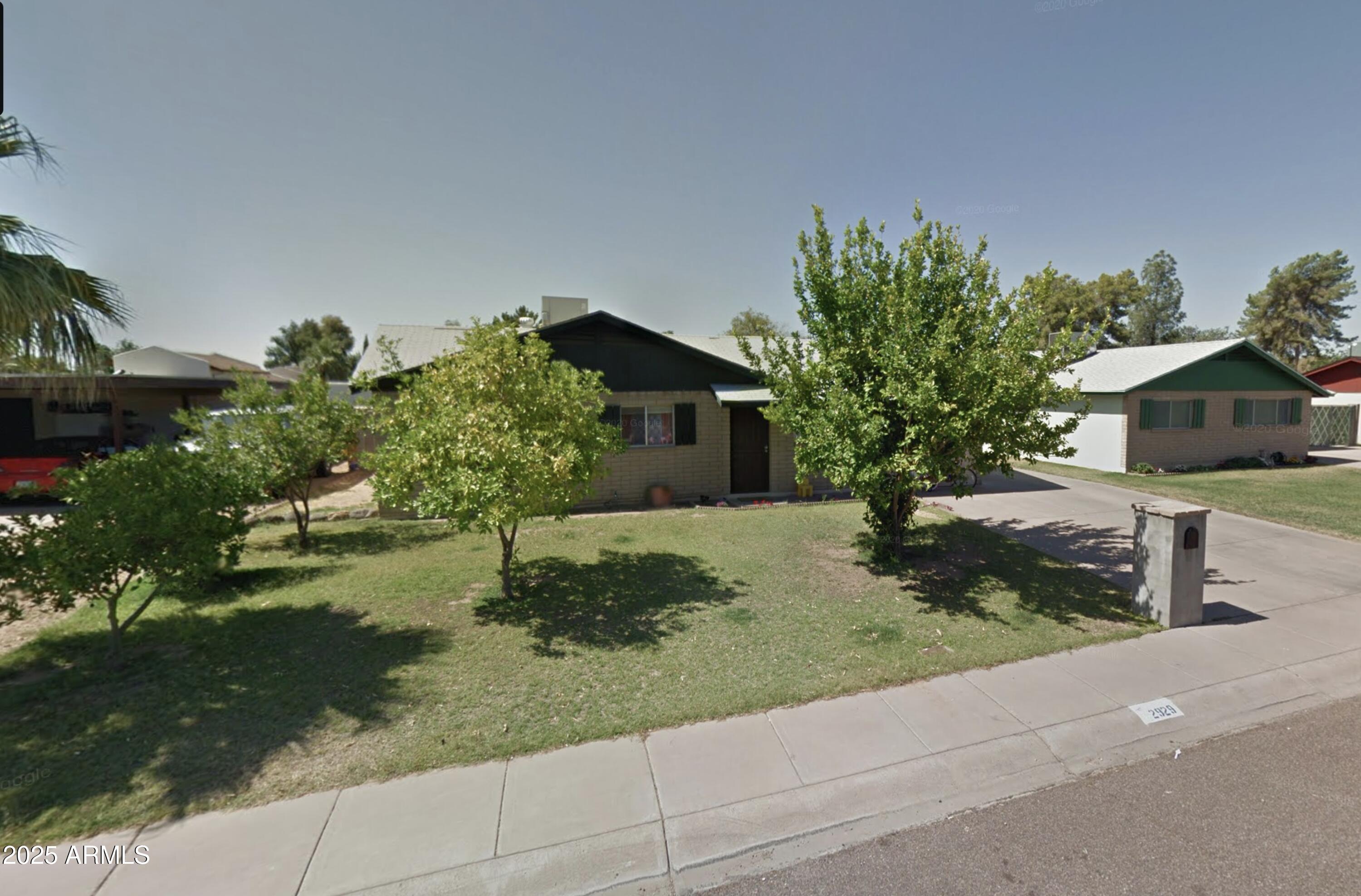 2929 W SUNNYSIDE Drive