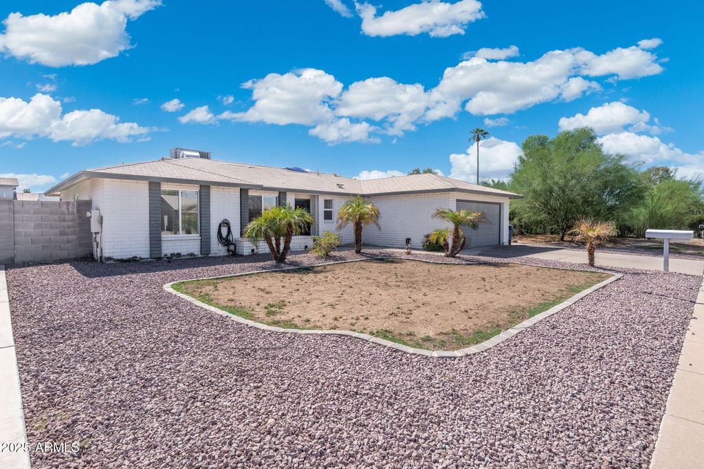 Photo of 915 W Loughlin Drive, Chandler, AZ 85225 (MLS # 6923491)