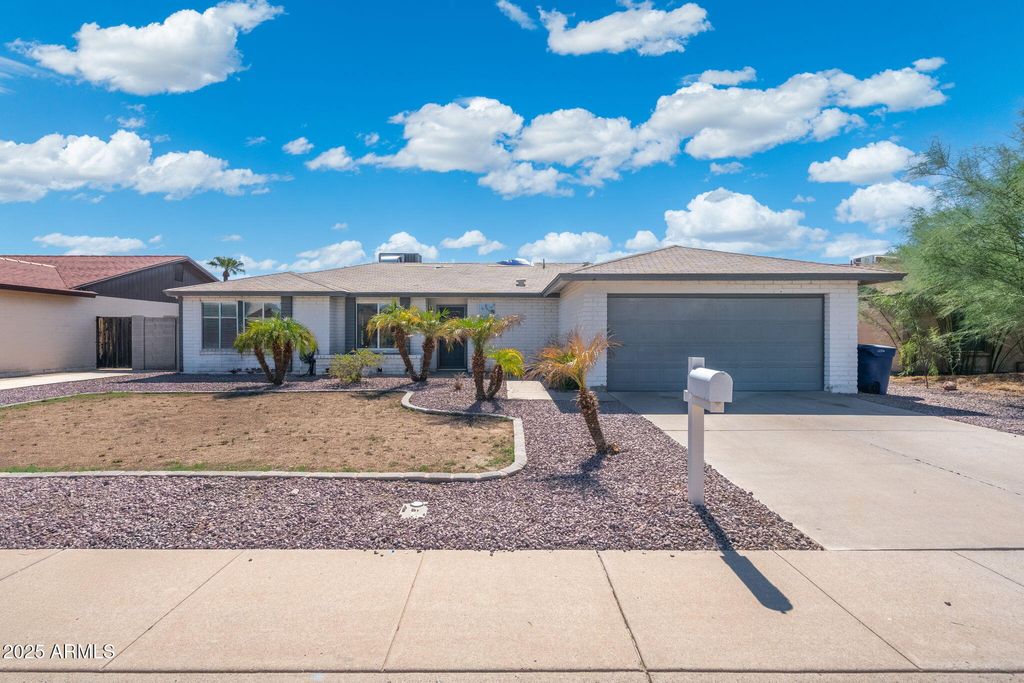 Photo of 915 W Loughlin Drive, Chandler, AZ 85225 (MLS # 6923491)