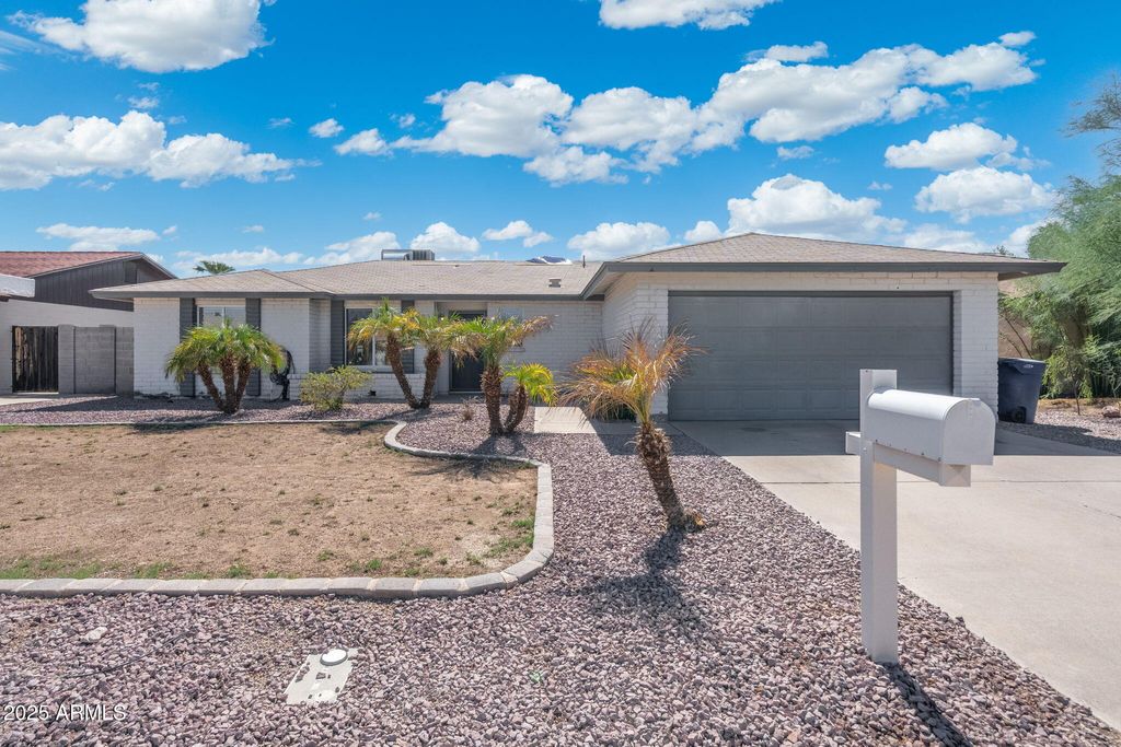 Photo of 915 W Loughlin Drive, Chandler, AZ 85225 (MLS # 6923491)