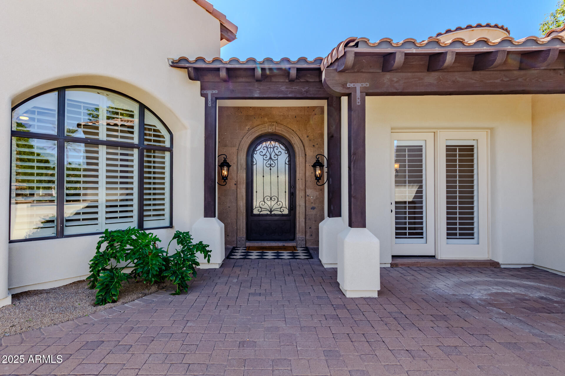 2137 E Teakwood Place