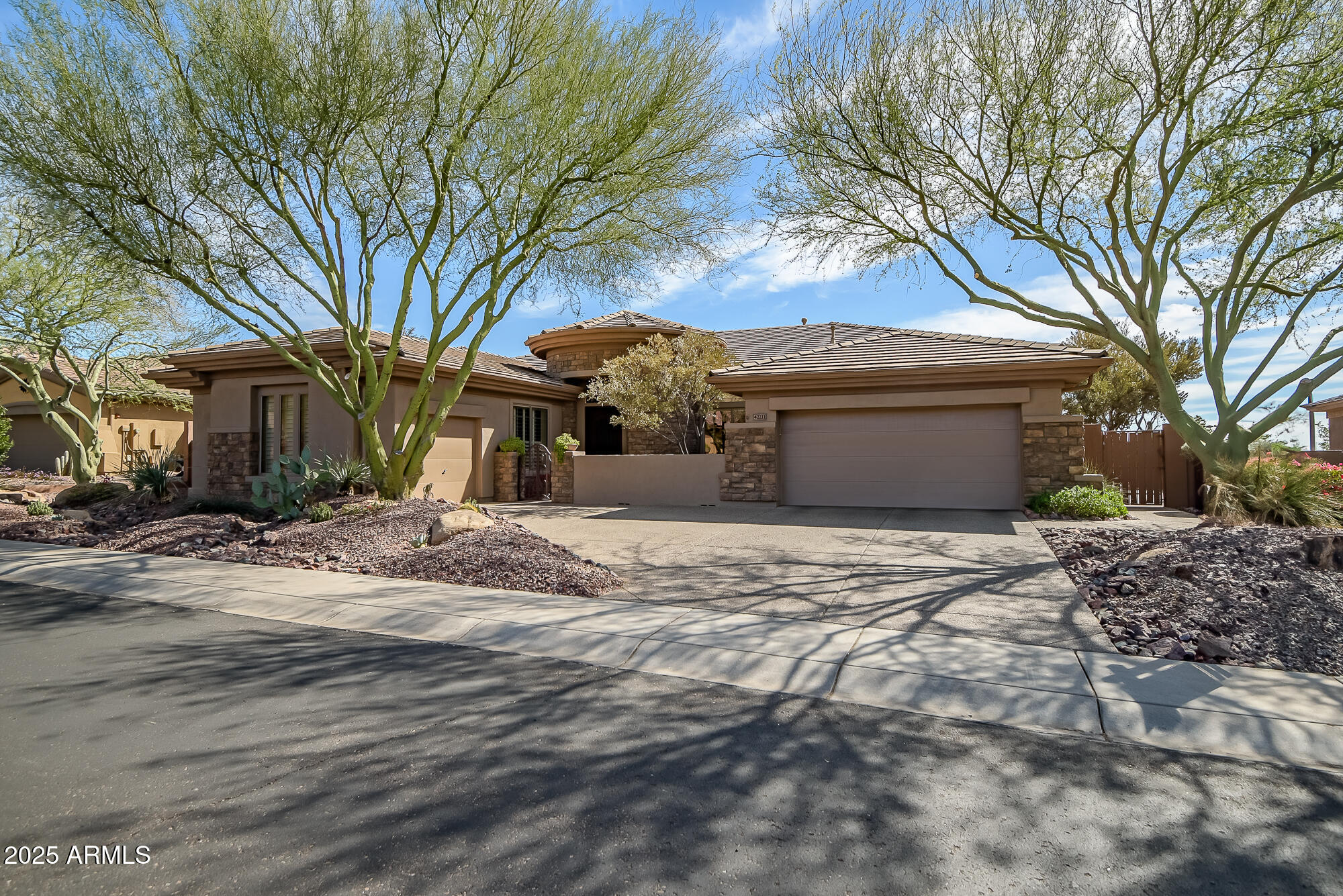 42211 N LONG COVE Way