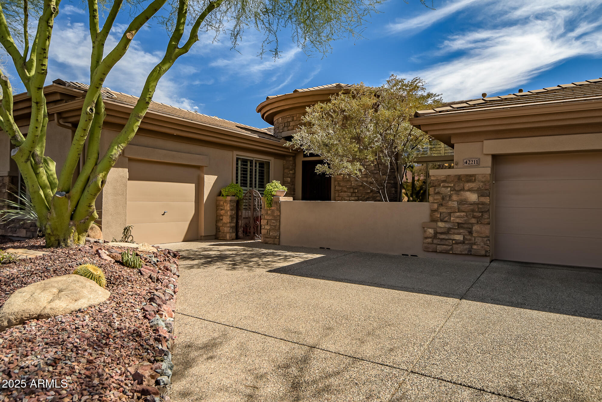 42211 N LONG COVE Way