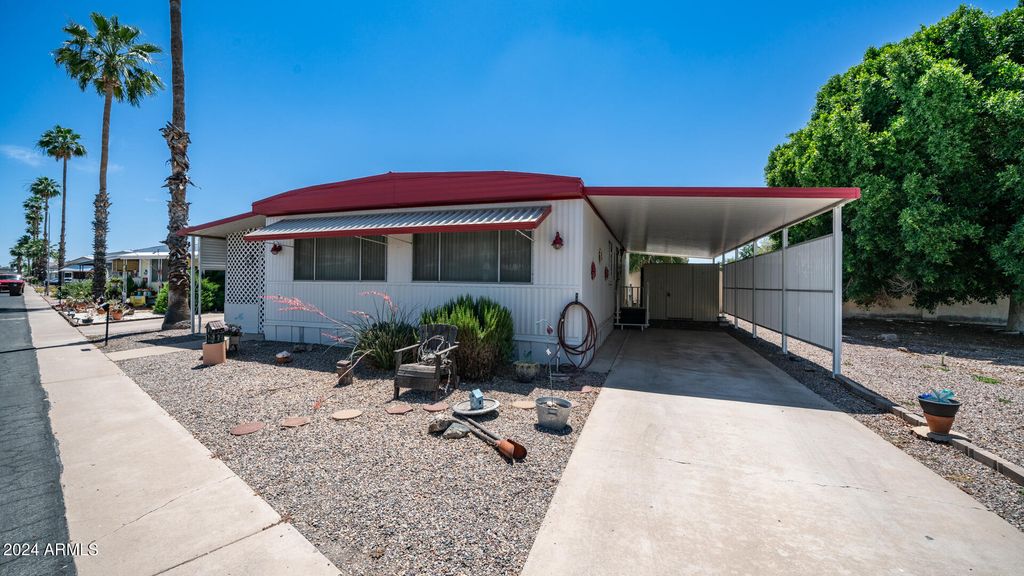 Photo of 7300 N 51st Avenue #G124, Glendale, AZ 85301 (MLS # 6919520)