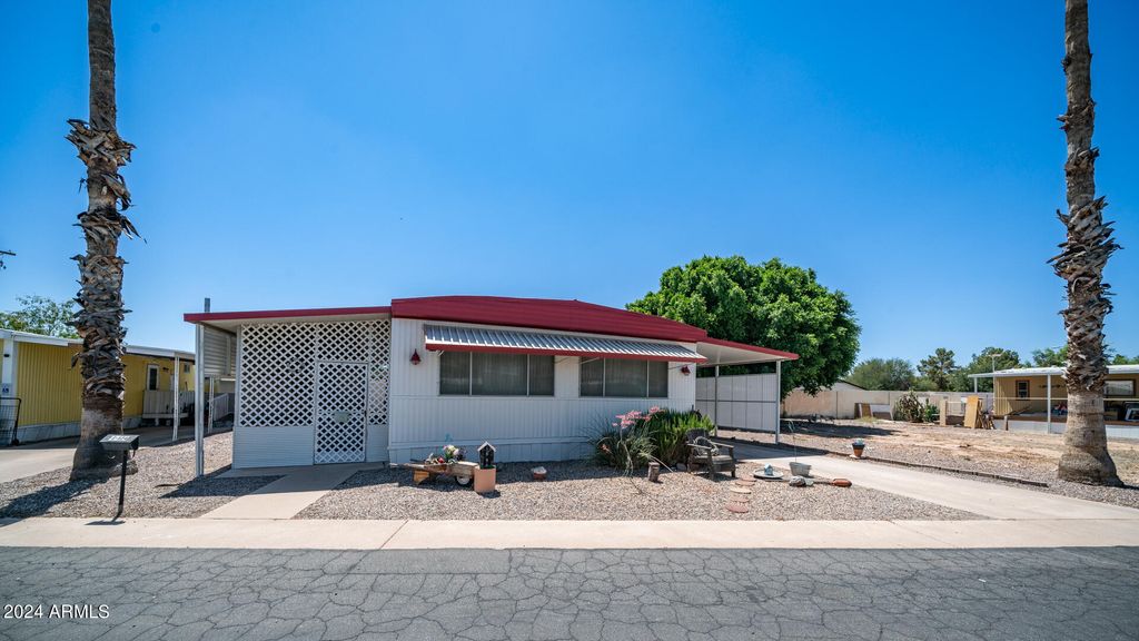 Photo of 7300 N 51st Avenue #G124, Glendale, AZ 85301 (MLS # 6919520)