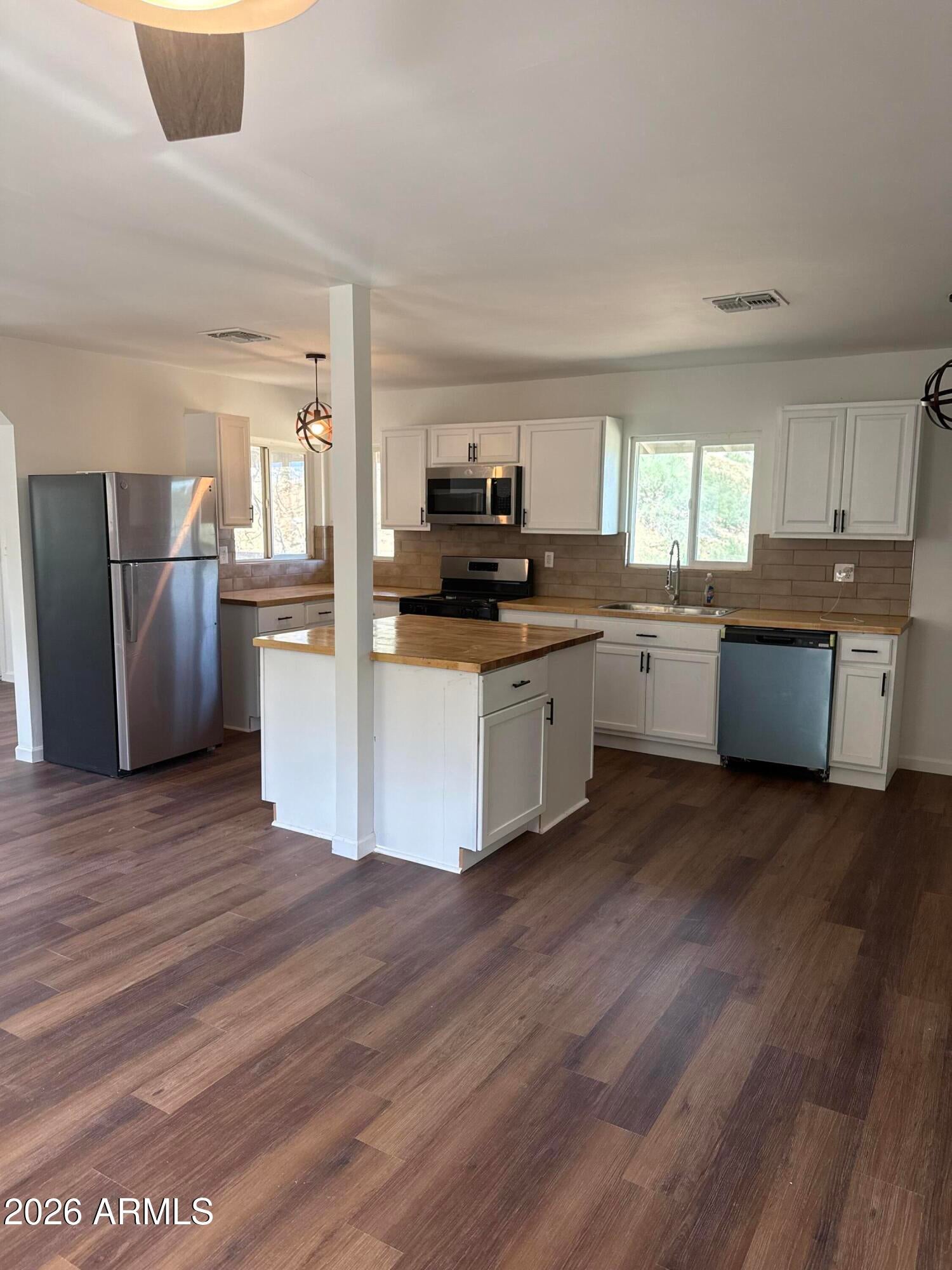 Properties 3 642 W EAGLES Bluff