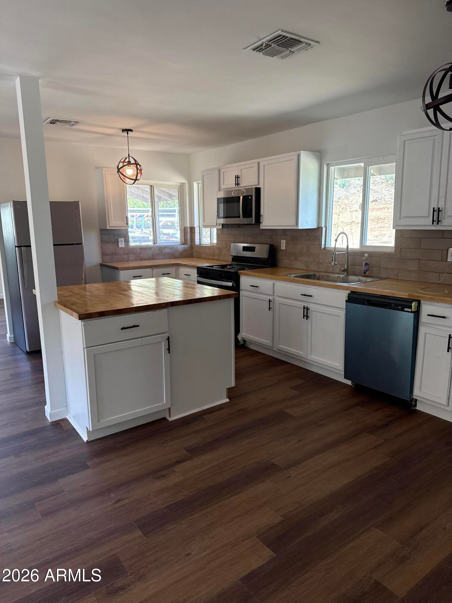 Properties 4 642 W EAGLES Bluff
