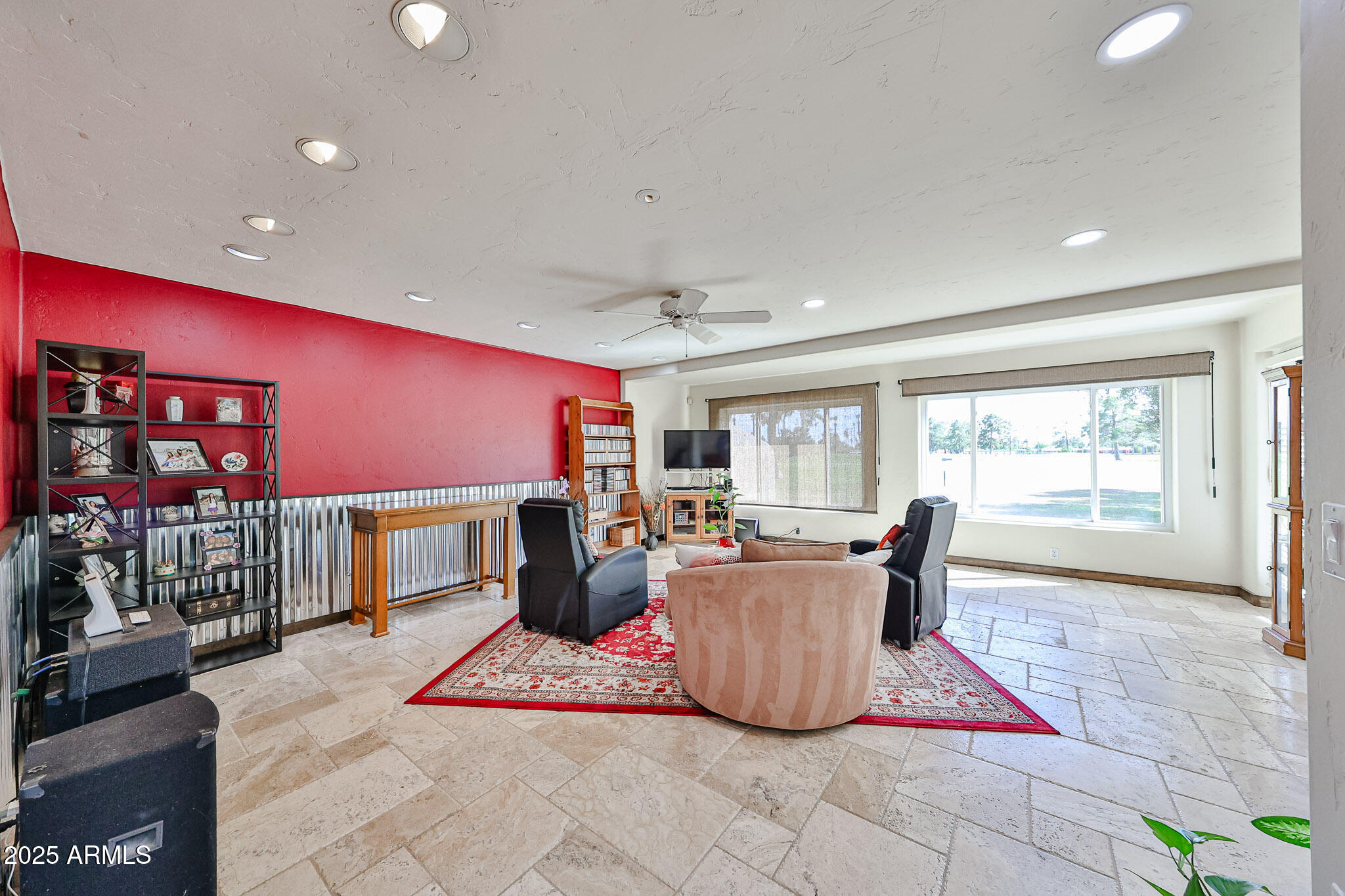 1035 N VISTA VERDE --
