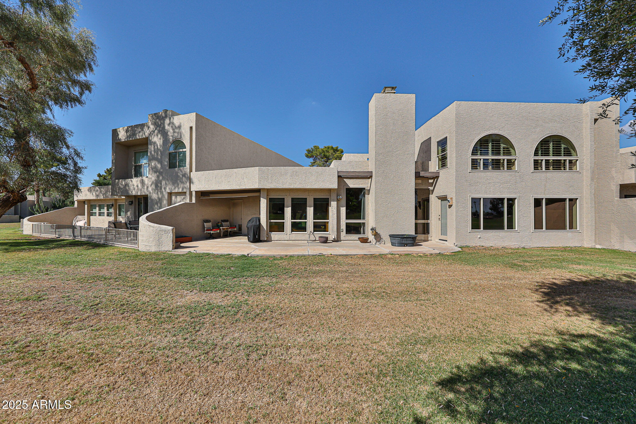1035 N VISTA VERDE --