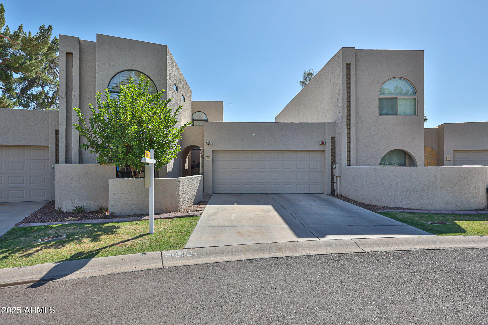 1035 N VISTA VERDE --