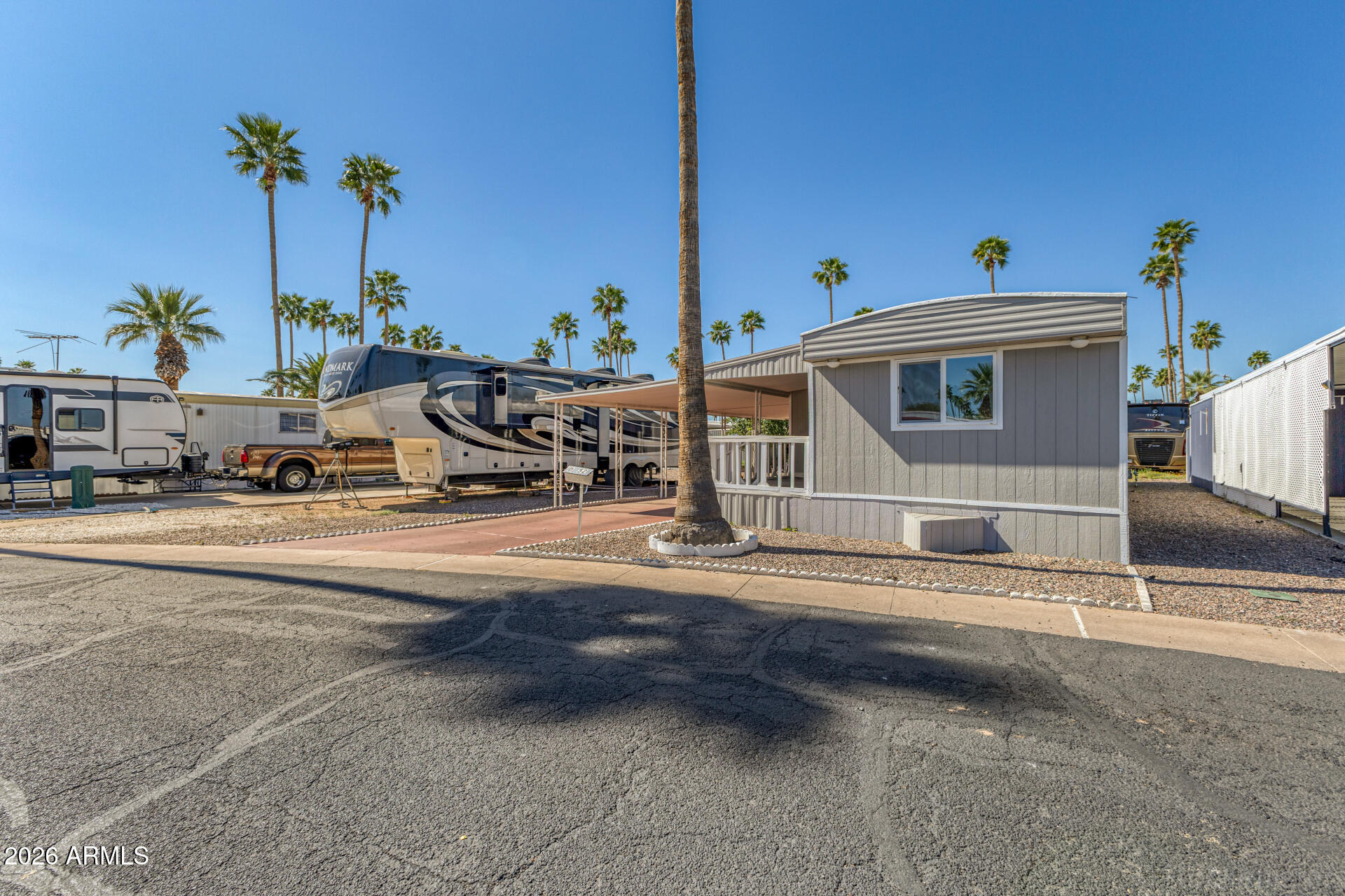 2050 W DUNLAP Avenue D52