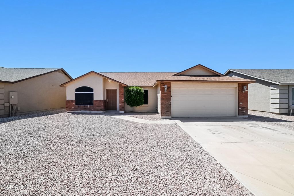 Photo of 1021 W Mesquite Avenue, Apache Junction, AZ 85120 (MLS # 6927528)