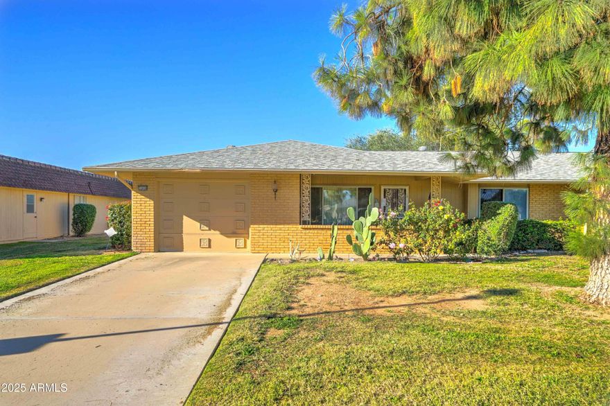 Welcome to the heart of Sun City, one of Arizona's premier 55+ active-adult communities! This charming Gemini Twin home features 2 bedrooms, 2 baths, a 1-car garage plus dedicated space for your golf cart—perfect for enjoying everything this community has to offer. Relax in the inviting Arizona room, overlooking a peaceful outdoor space ideal for morning coffee or evening sunsets. Living in Sun City means access to an incredible lineup of amenities: multiple golf courses, community pools and spas, recreation centers, clubs, social activities, walking paths, and countless opportunities to stay active and connected.
Whether you're looking for a full-time residence or a lock-and-go lifestyle, this home offers low-maintenance living in a vibrant, friendly neighborhood.