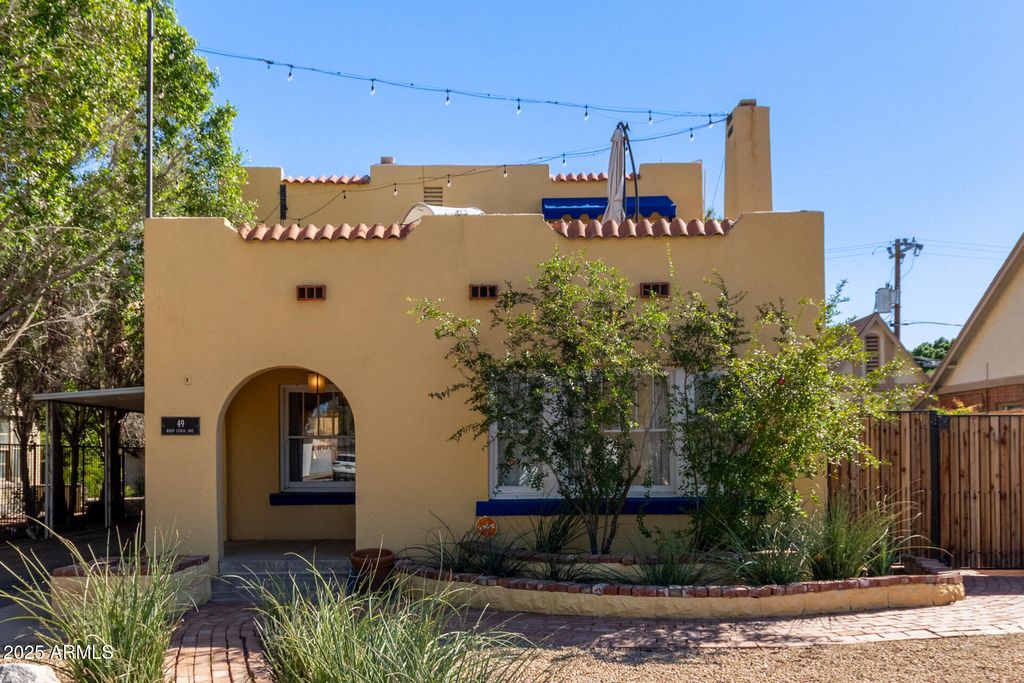 Photo of 49 W Lewis Avenue, Phoenix, AZ 85003 (MLS # 6927244)