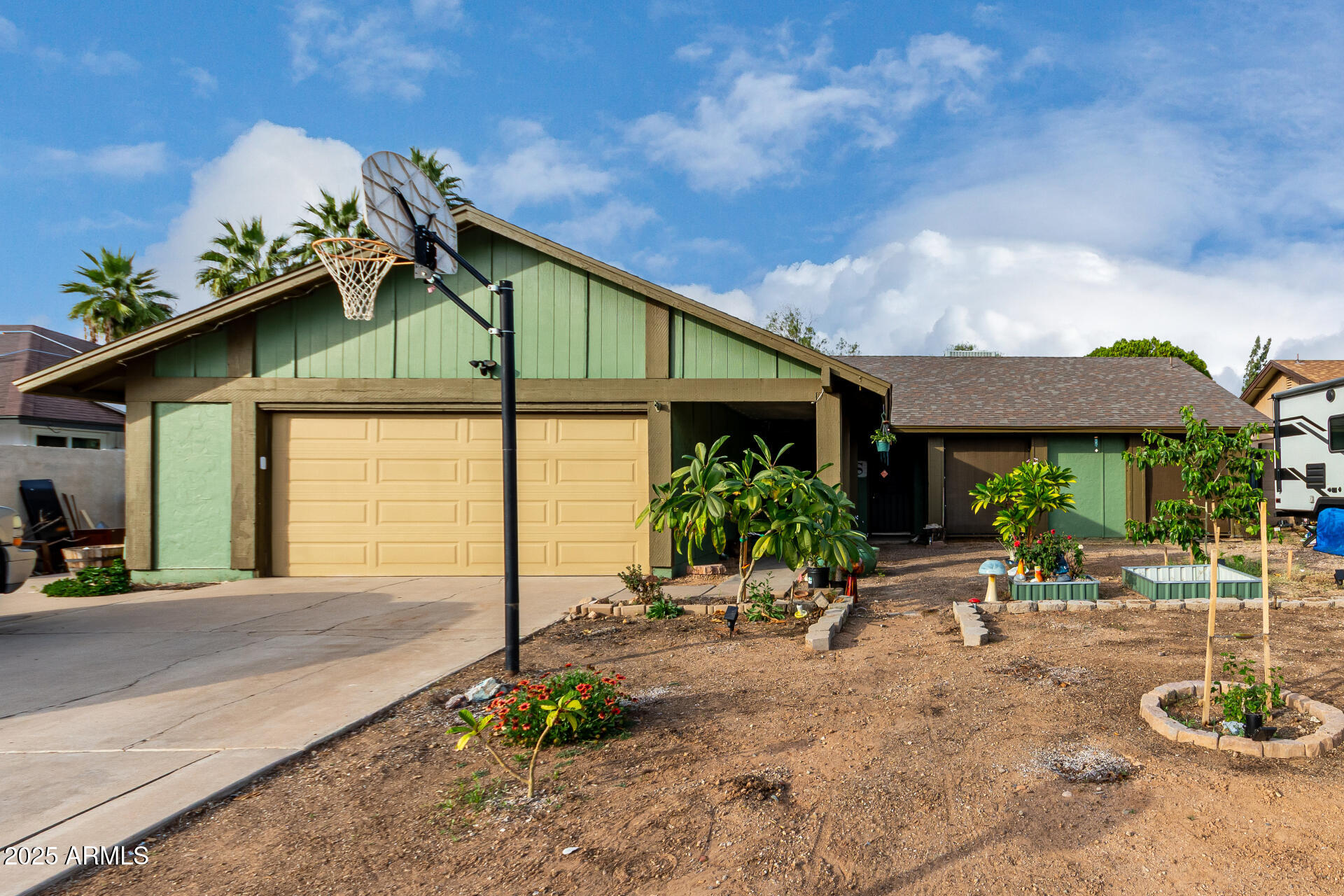 3926 W GLENAIRE Drive