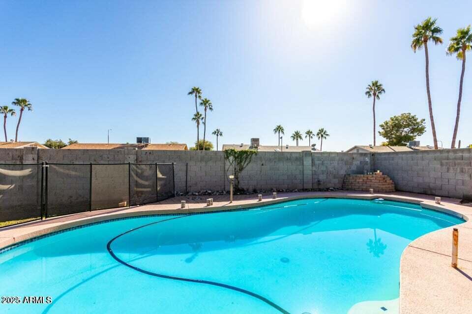 1807 W MISSION Drive