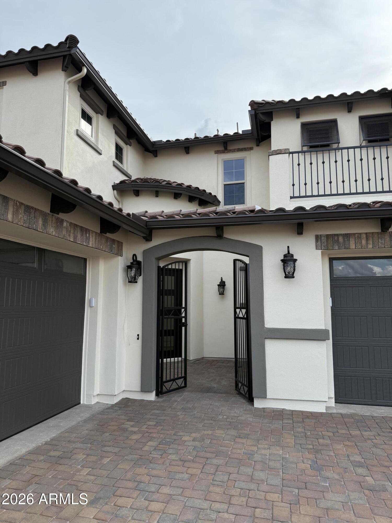 1081 E PEACH TREE Drive