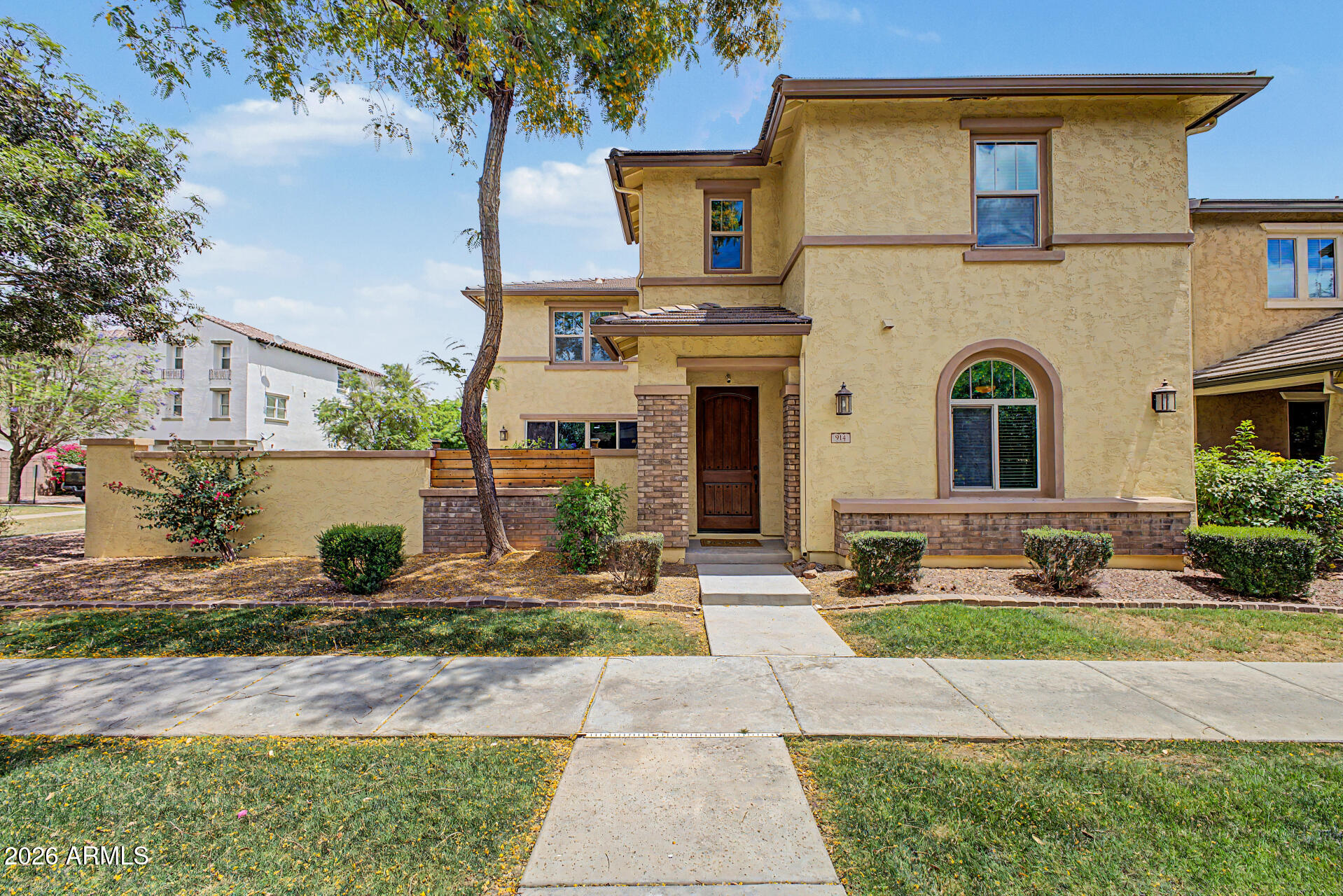 914 S OSBORN Lane