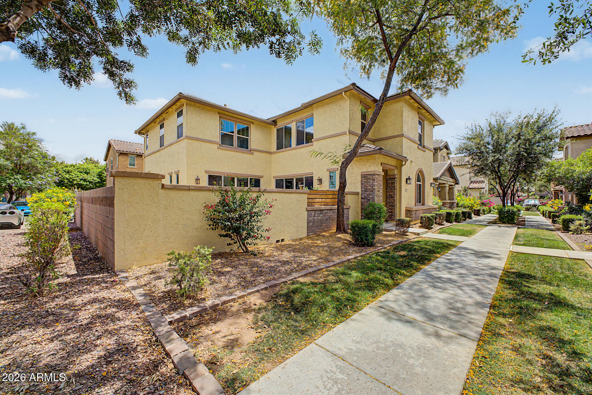 914 S OSBORN Lane