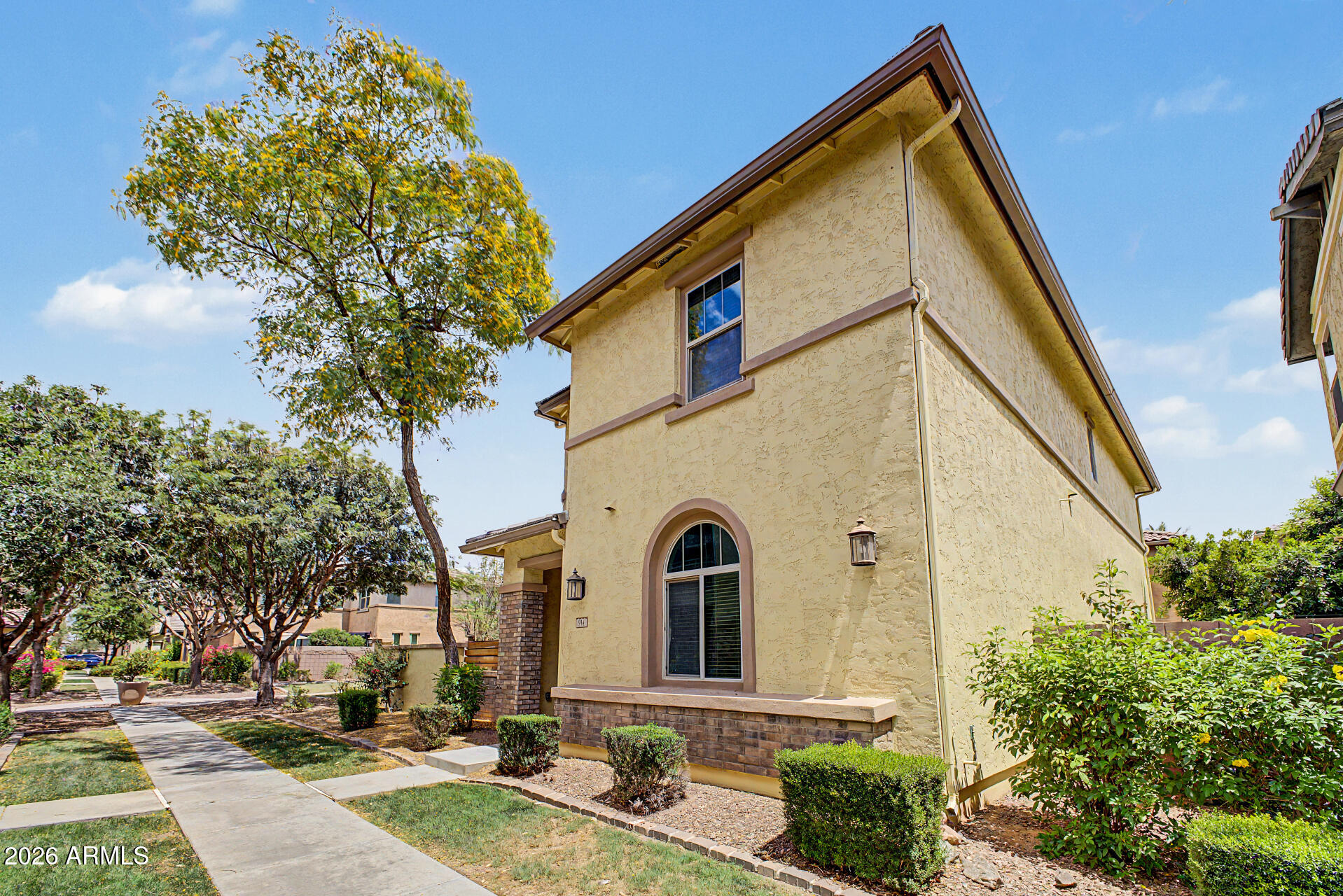 914 S OSBORN Lane