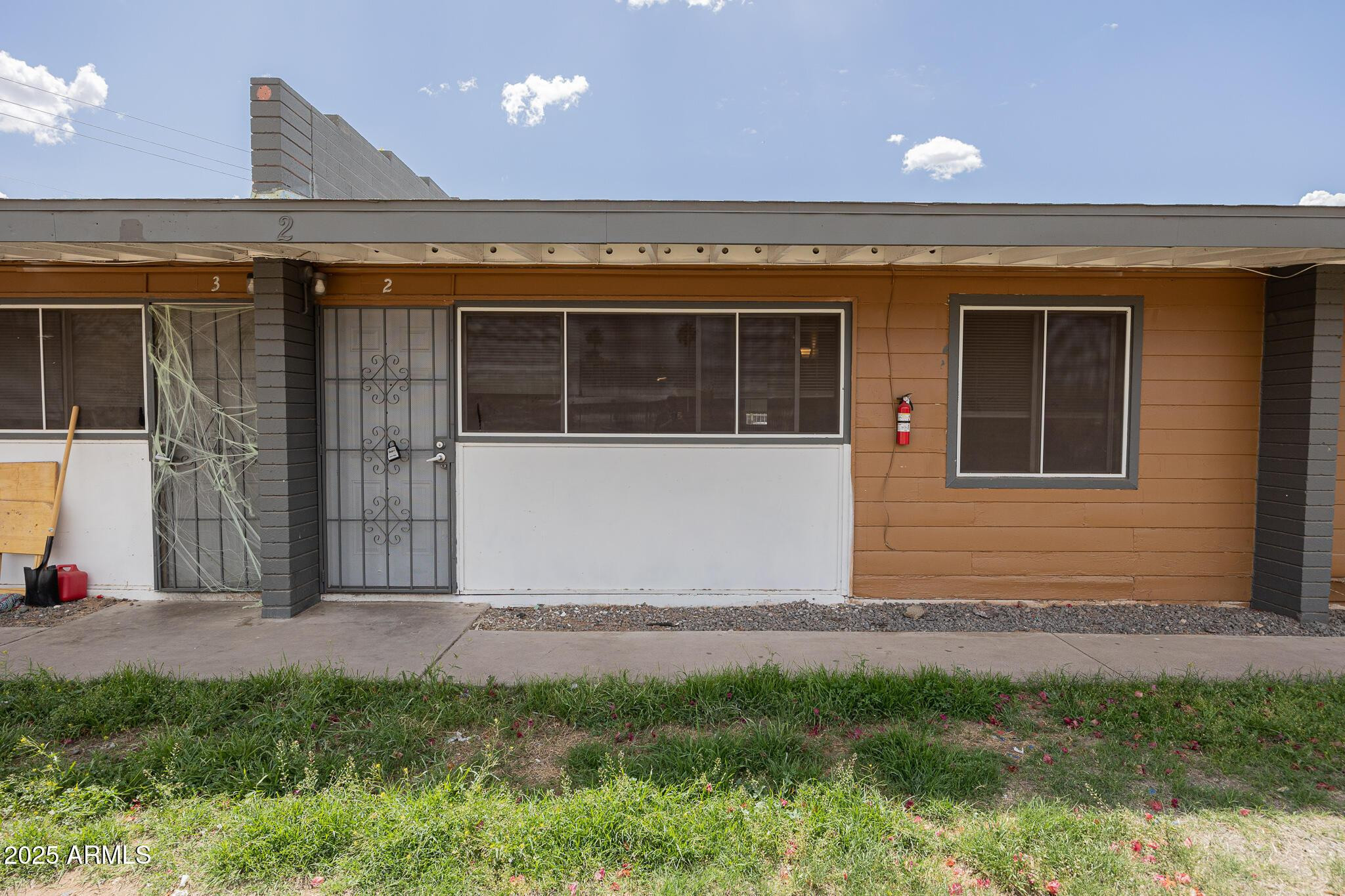 2115 W DEVONSHIRE Avenue 2
