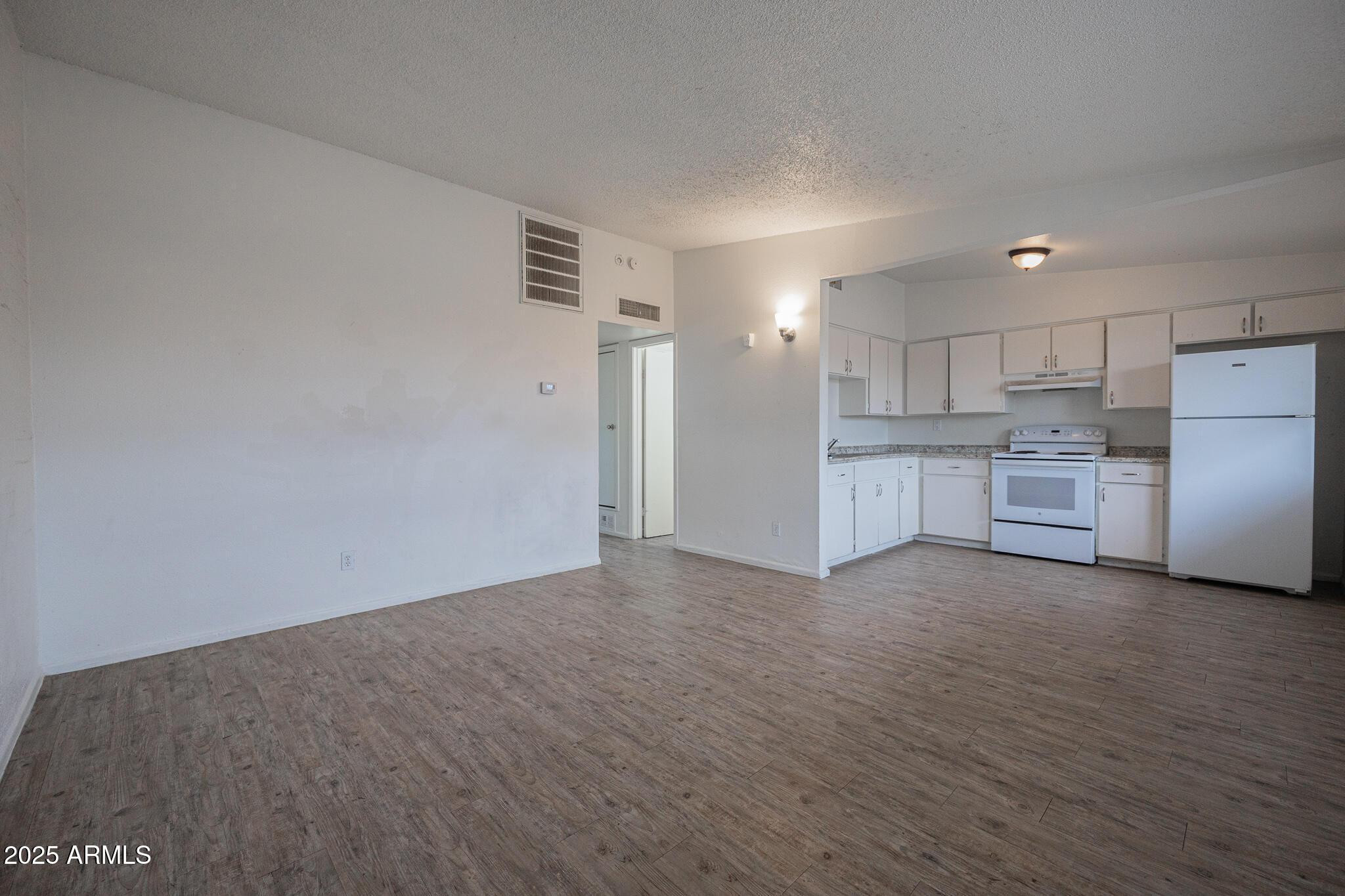 2115 W DEVONSHIRE Avenue 2