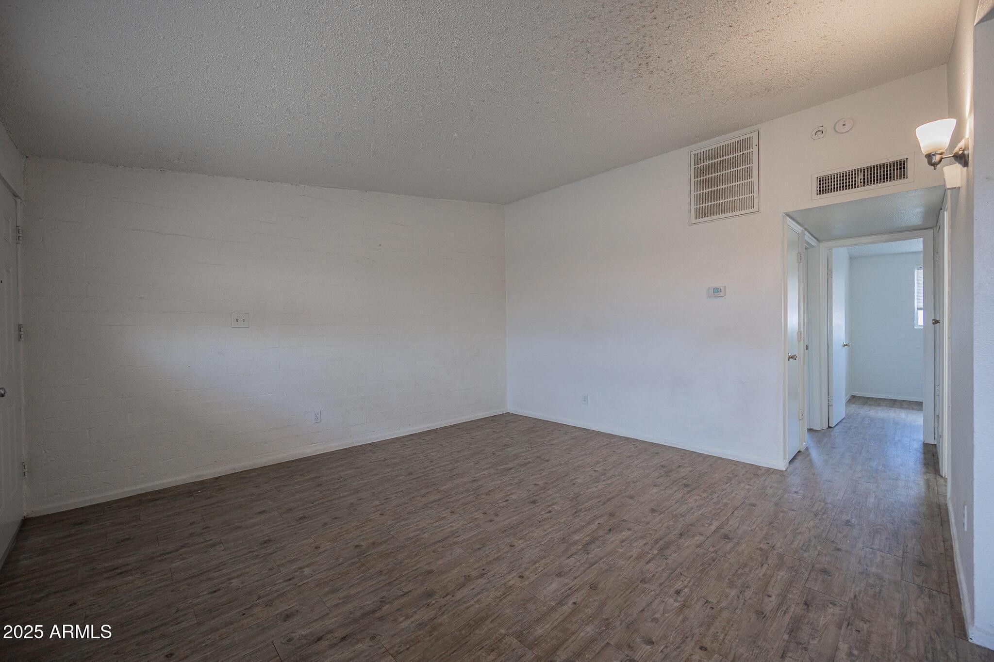 2115 W DEVONSHIRE Avenue 2