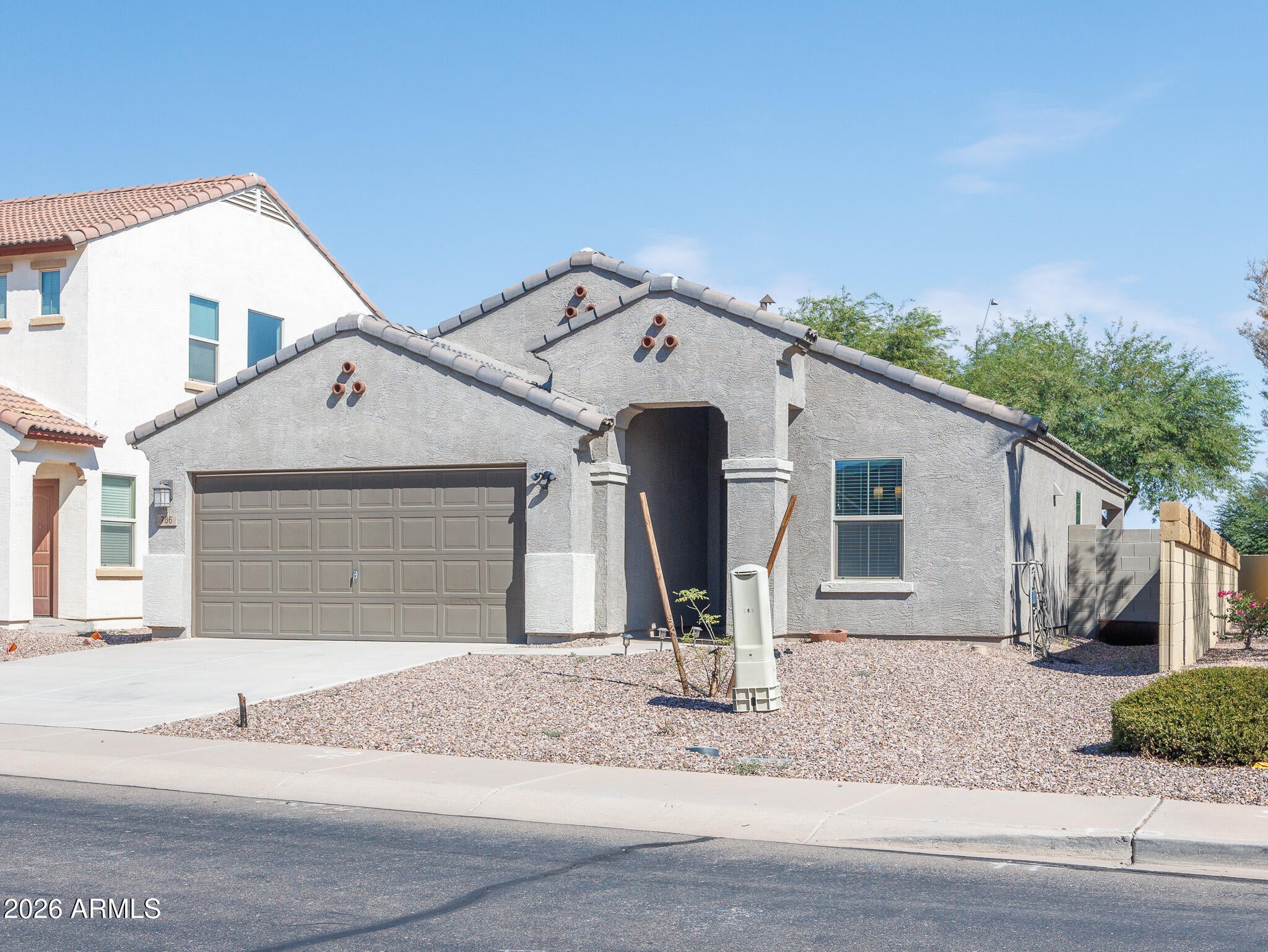 786 W KINGMAN Drive