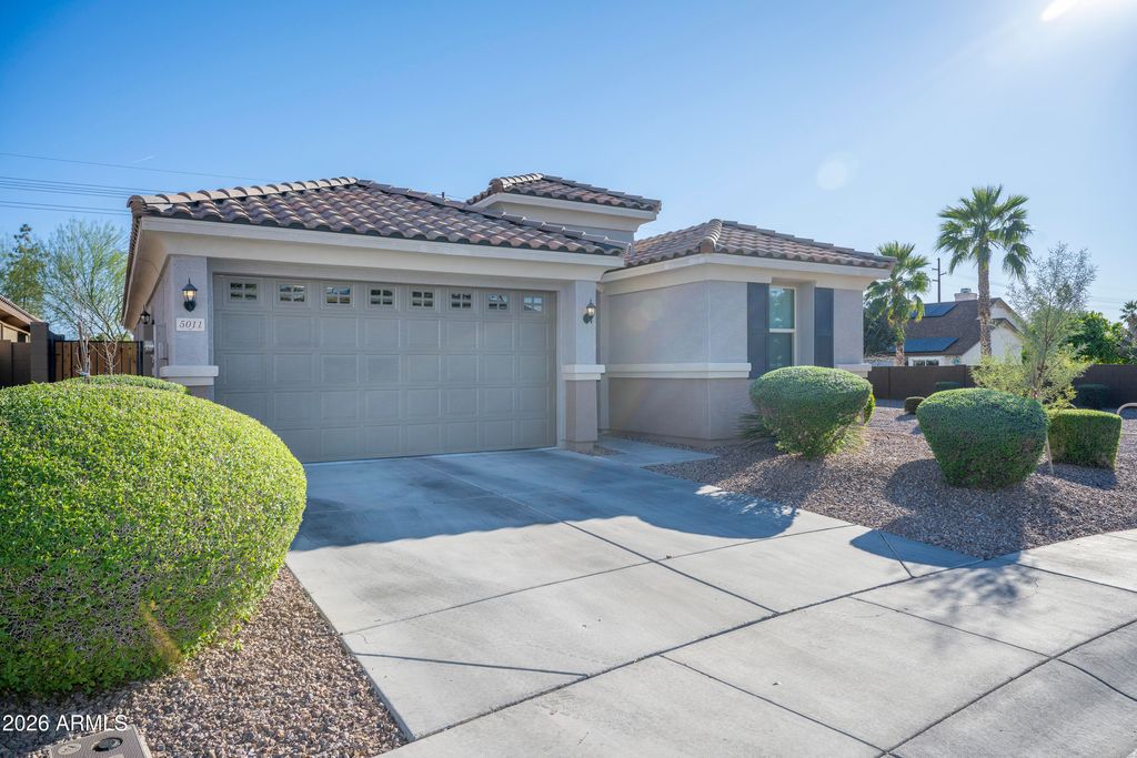 Photo of 5011 E Greenway Street, Mesa, AZ 85205 (MLS # 6998397)