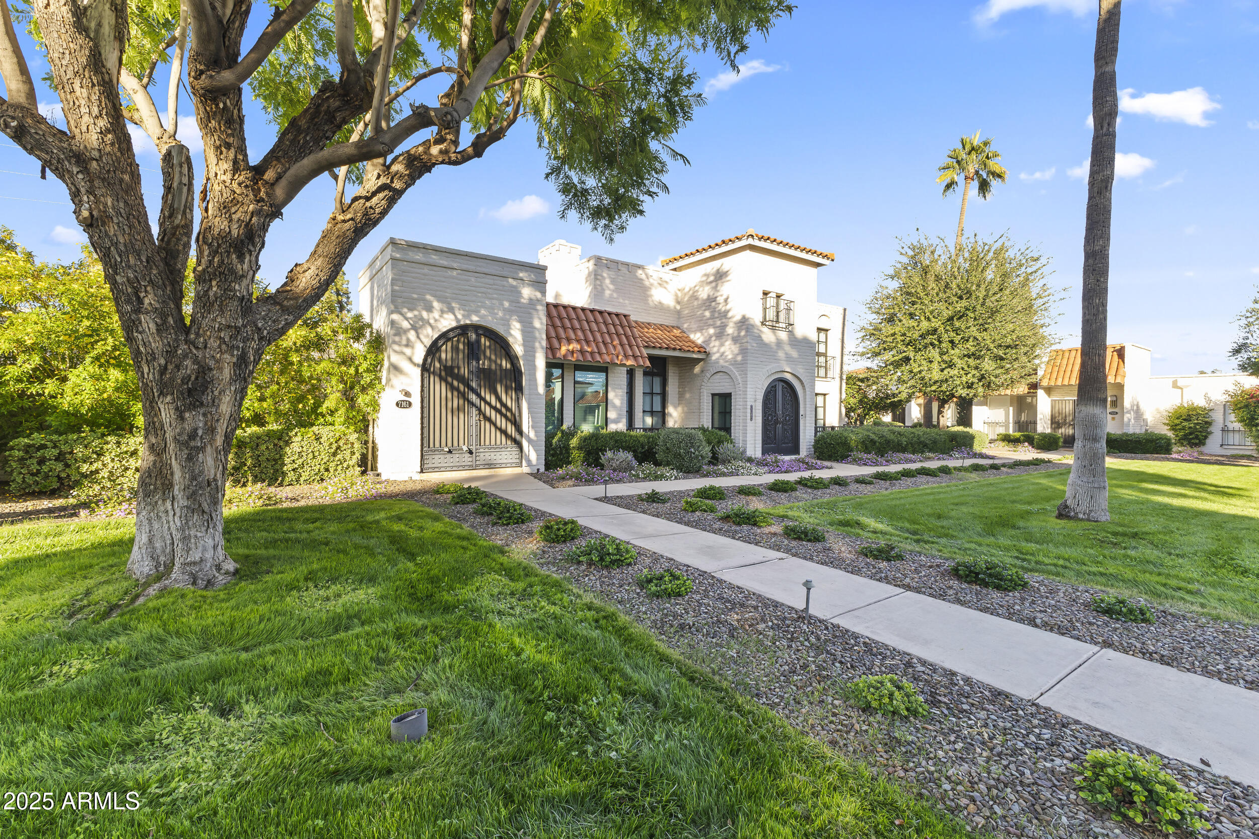 7161 E MCDONALD Drive